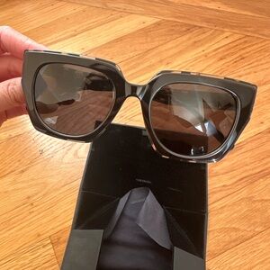 Vera Wang V498 Sunglasses